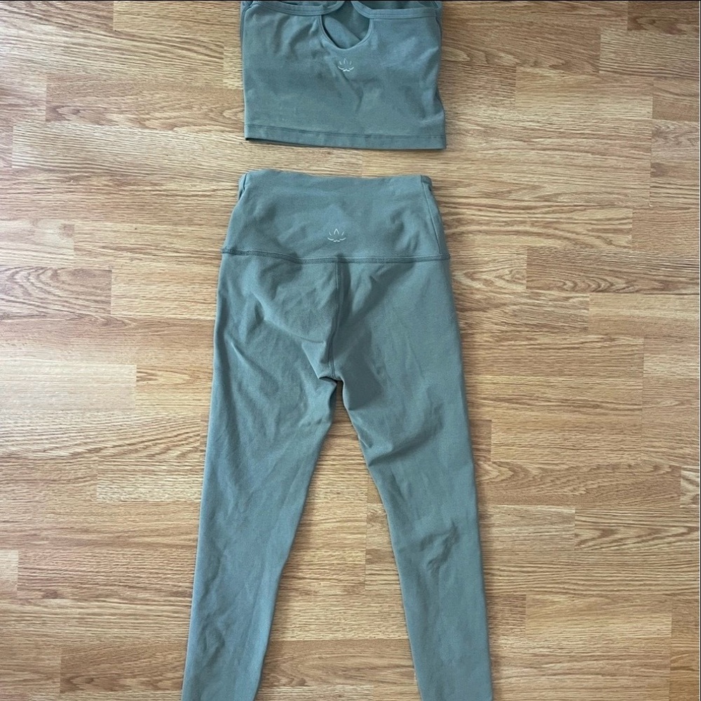 Beyond Yoga workout set